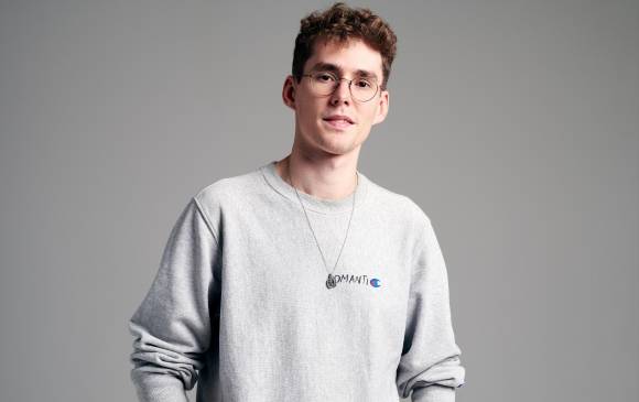 El artista de 26 años recientemente hizo una gira en vivo por Estados Unidos. Allí interpretó su música con una banda y no con tornamesas como se suele hacer. FOTO cortesía la solar 