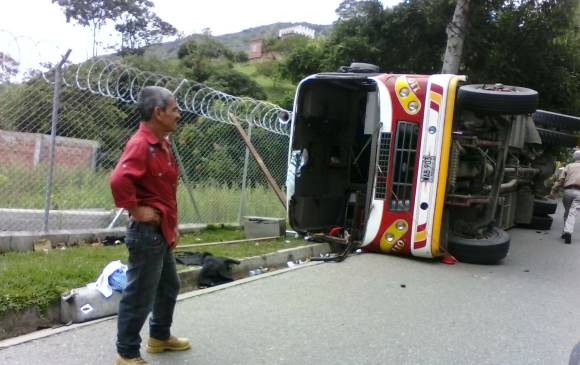 El bus salió del municipio de Alejandría a las 7:00 de la mañana con destino a Medellín. FOTO CORTESÍA