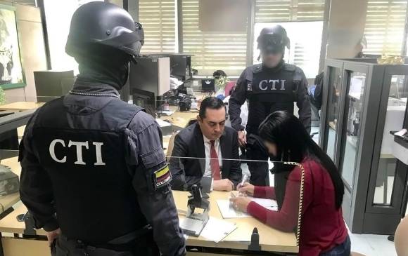 El alcalde Raúl Cardona y los demás detenidos fueron conducidos ayer al búnker de la Fiscalía en Medellín. FOTO cortesía fiscalía