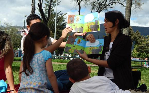 Las lecturas en Bogotá son dos veces al mes. Este domingo celebran el cuarto cumpleaños. FOTO cortesía picnic de palabras