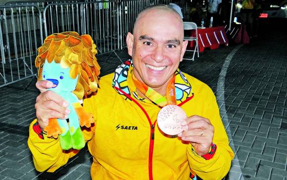 Nelson Crispín da brazadas de oro en Londres