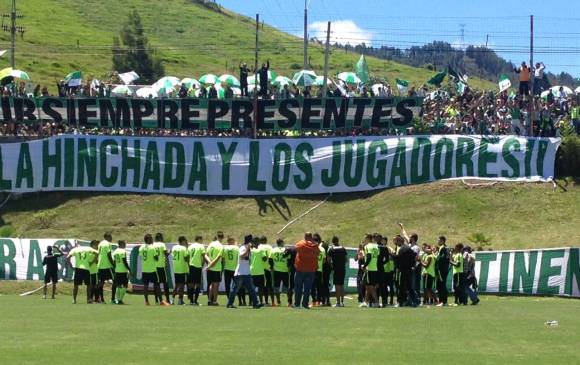 Multitudinaria caravana de hinchas verdes rumbo a Guarne