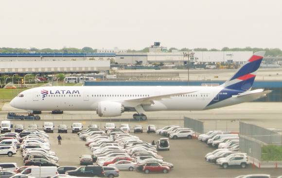 Lan, ahora llamado Latam, tendrá como accionista a aerolínea de Qatar. Foto: Adam Moreira - Wikimedia