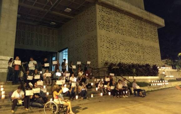 Protesta en Medellín ante posible “elefante” blanco en Clínica de la Mujer