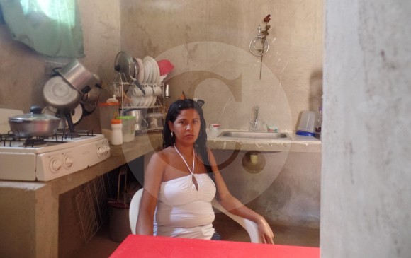 Ana Fernández vive con su madre en la casa de una vecina en el municipio de Carmen de Bolívar. FOTO santiago valenzuela 