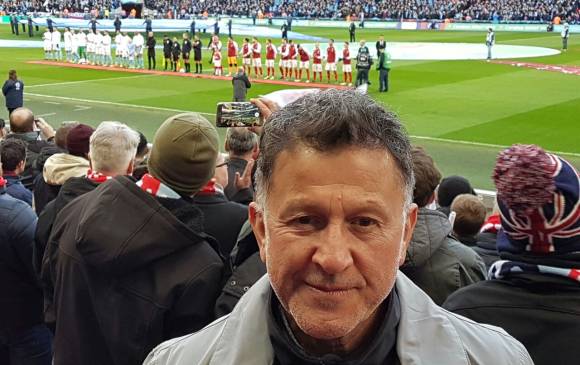 Juan Carlos Osorio en Londres durante el último partidos entre el Manchester City y el Arsenal. FOTO cortesía juan carlos osorio