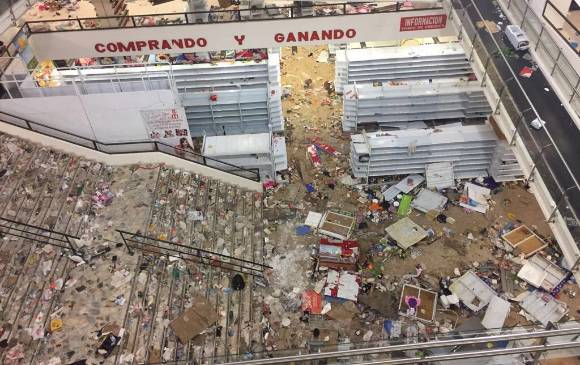 Este era el panorama de uno de los centros comerciales de Buenaventura luego de los saqueos. FOTO CORTESÍA