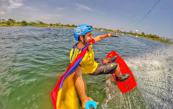 Además de practicarlo, el deportista caleño es profesor de su modalidad deportiva, enseña desde lo más básico. FOTO cortesía