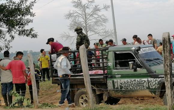 El cuerpo de Emérito Digno Buendía fue evacuado en un carro particular de la zona. FOTO CORTESÍA ASCAMCAT