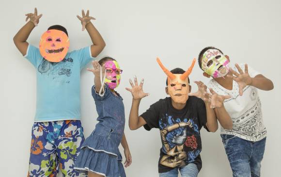 A través de actividades recreativas y de creación artística con material reciclado, los niños se divierten y aprenden la importancia de valores como la tolerancia y la amistad. FOTOS MARIO VALENCIA