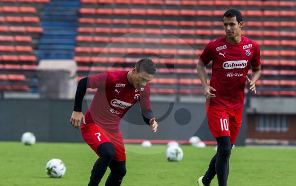 Javier Reina y Andrés Ricaurte necesitan encontrar la lucidez de las primeras fechas para conducir el mediocampo del Medellín y retomar el control del juego. FOTO julio césar herrera