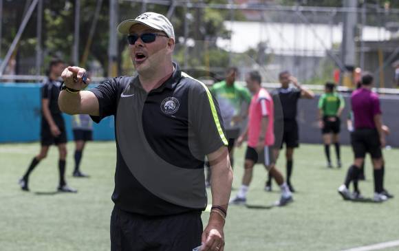 Mark Halsey, instructor inglés que capacitó a los jueces de la Casda. En su época como árbitro dirigió partidos en los que actuaron Juan P. Ángel y “el divertido” Tino Asprilla. FOTO Jaime Pérez