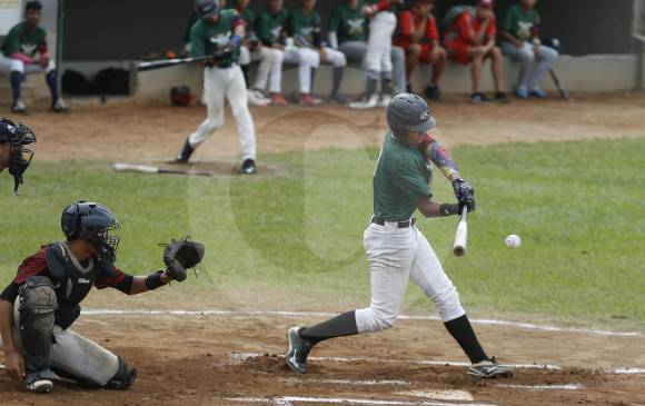 Contar con jugadores venezolanos, quienes en su país tienen el béisbol como uno de sus deportes insignia, ha ayudado a que el interés por la disciplina crezca en Medellín. FOTO MANUEL SALDARRIAGA