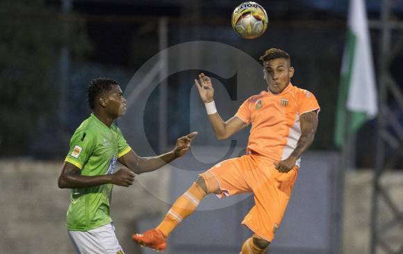 Duván Vergara fue el que más insistió en el primer tiempo, pero no pudo superar al arquero Jorge Bava. FOTO Róbinson Sáenz