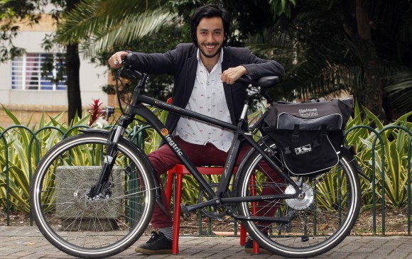 Carlos Cadena es conocido por promover el uso de la bicicleta en la ciudad. FOTO JAIME PÉREZ