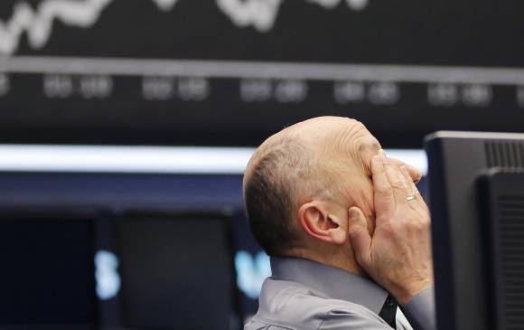 Aversión al riesgo, China con signos débiles y mensajes confusos de la FED produjeron contracciones en los principales mercados bursátiles y reducciones significativas en precios del petróleo. FOTO AP