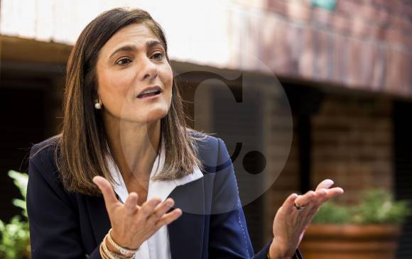 La ministra Orozco dijo que esta semana se espera el visto bueno para vuelos . FOTO Julio César Herrera
