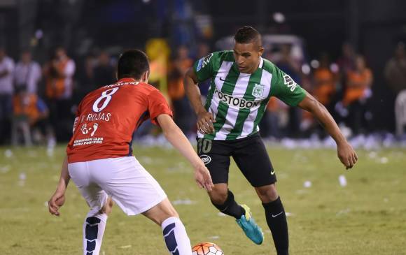 En la acción, Macnelly Torres durante el encuentro de ida frente al club paraguayo, que finalizó con un empate 1-1. FOTO afp
