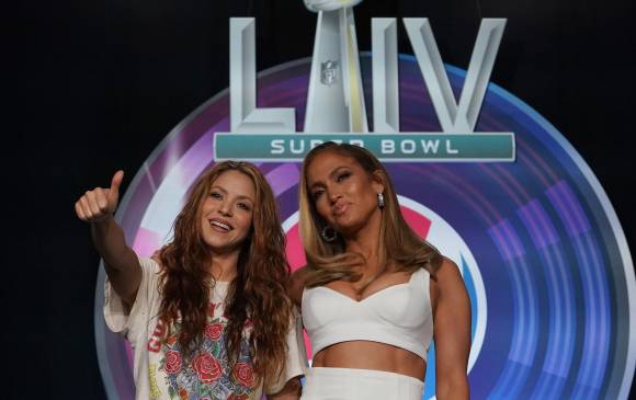 Shakira y Jennifer López asistieron a la rueda de prensa. FOTO AFP