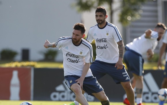Las miradas están puestas en Lionel Messi, el capitán albiceleste que debe dar su mejor versión ante Chile y perfilar a la selección hacia el Mundial de Rusia. Marcha quinto en la tabla. FOTO efe 