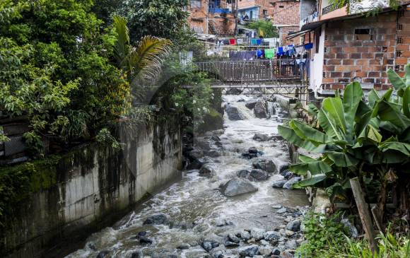 En Medellín, quebradas generan riesgo si las tiene como basurero