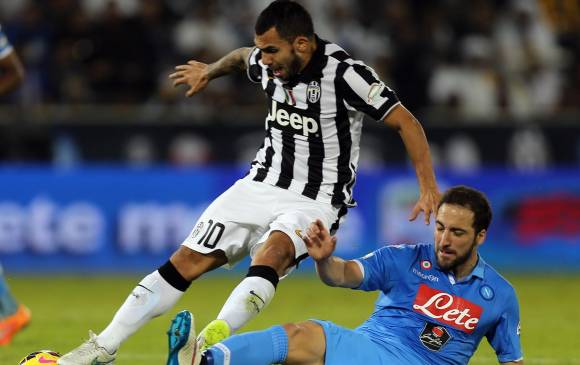 Entre los dos marcaron los cuatro goles del partido que se definió a penaltis a favor del Napoli. FOTO AFP