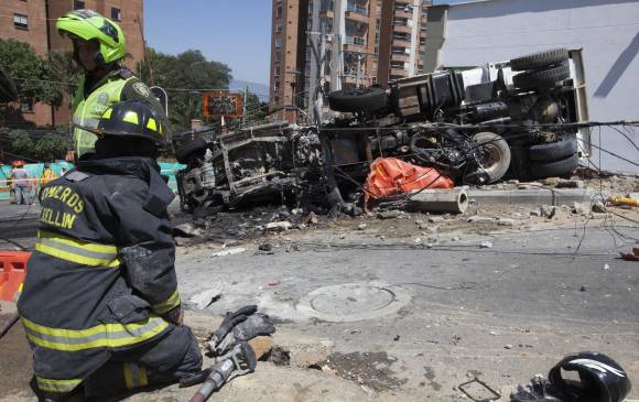 Testigos del hecho, así como los vecinos del sector, conductores de vehículos impactados y voceros de los organismos de socorro expresaban que fue casi un milagro que no se presentaran más víctimas, dada la dimensión del accidente. FOTO edwin bustamante