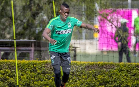 Helibelton Palacios viene realizando la labor de central, como también le tocó hacerlo en su momento a Daniel Bocanegra. El lateral cree que mejorará en esa posición. FOTO Juan antonio sánchez