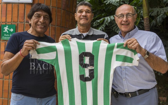 Palavecino, junto a Eduardo Vilarete y Hugo Horacio Lóndero en 2017, durante los 70 años de Nacional. FOTO Julio césar Herrera