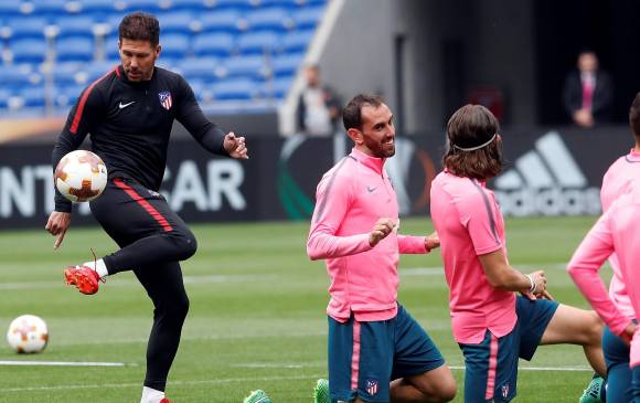 Diego Simeone, entrenador del Atlético de Madrid, durante un entrenamiento previo a la final. FOTO EFE