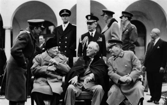 Foto de la Conferencia de Yalta. Están Winston Churchill, primer ministro del Reino Unido; Franklin D. Roosevelt, presidente de EE. UU. y Iósif Stalin, líder de la Unión Soviética. FOTO Getty