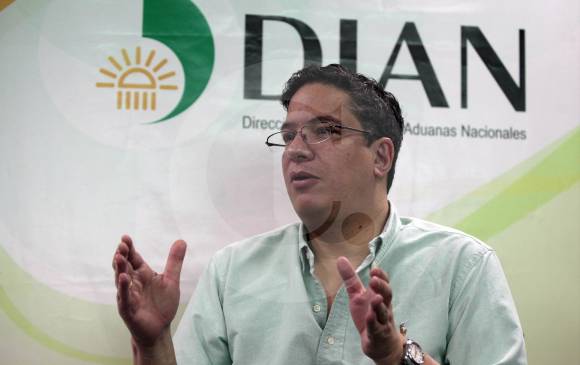 Santiago Rojas, director de la Dian, advierte que colombianos que no declaren bienes en el exterior, se exponen desde 2018 a sanciones superiores al 100 % del valor del bien. FOTO M. Saldarriaga