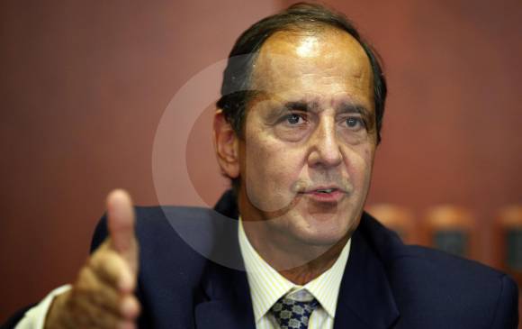 Para Juan Camilo Restrepo, el Eln debe dejar inmediatamente los secuestros y por eso en la próxima reunión en Ecuador se les propondrá dejar esa práctica de manera definitiva. FOTO Archivo Manuel Saldarriaga