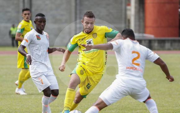 América y Santa Fe, rivales que Leones y Envigado buscarán vencer hoy en sus respectivos campos. FOTO Robinson sáenz 