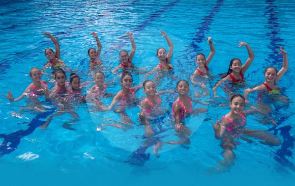 Las niñas del club SincroAntioquia están felices al saber que mostrarán sus cualidades a nivel internacional. FOTO JUAN A. SÁNCHEZ