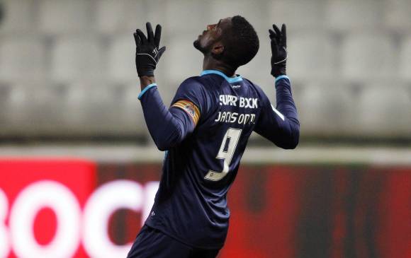 El delantero colombiano Jackson Martínez inscribió su nombre en la historia del Oporto al ser el autor del gol número 5.000. FOTO REUTERS