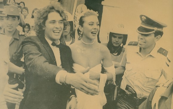 La boda de Carlos Vives y Margarita Rosa de Francisco fue muy seguida por sus fanáticos. FOTO Archivo