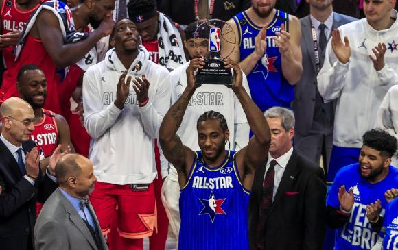 Kawhi Leonard, de los Clippers e integrante del equipo de LeBron, fue el ganador del MVP, el primero con el nombre de Kobe Bryant. FOTO EFE
