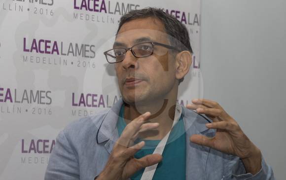 El doctor en Economía Abhijit Banerjee, cree que los gobiernos y las organizaciones sociales no tienen enfoque claro para luchar contra la pobreza, de ahí los bajos resultados. FOTO Julio C. Herrera