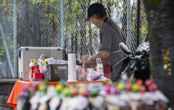 Mientras en el promedio nacional la industria manufacturera fue el que más impulsó la creación de puestos de trabajo, en Medellín se mantuvo estable. FOTO COLPRENSA