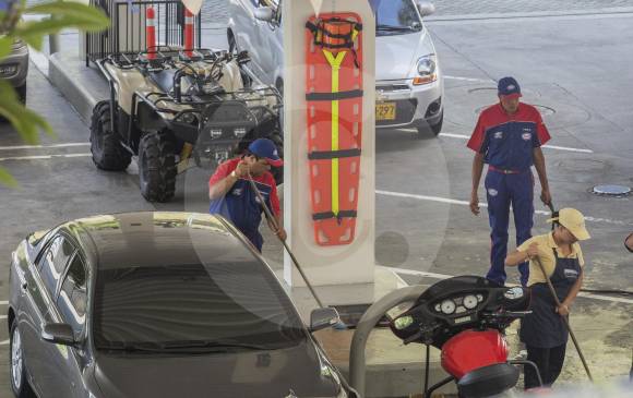 El impuesto al carbón se paga en cada galón de gasolina. FOTO: Edwin Bustamante