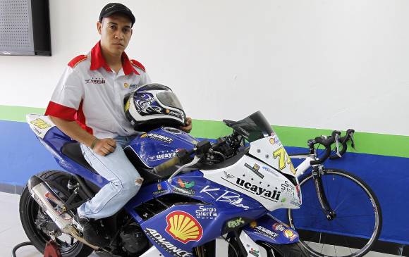 A los 27 años, Alejandro Ruiz reconoce que llegó tarde a la parte competitiva del motociclismo, pero considera que tiene mucha “madera” para seguir siendo el número uno en Colombia. FOTO Jaime Pérez