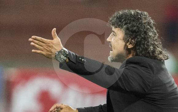 El técnico Leonel Álvarez tiene la tarea de superar, hoy con Libertad, al Atlético Nacional. FOTO archivo robinson sáenz 