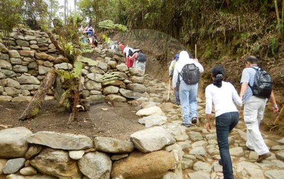 Recorrido por caminos prehispánicos realizada por el Inder de Envigado. FOTO edwin bustamante