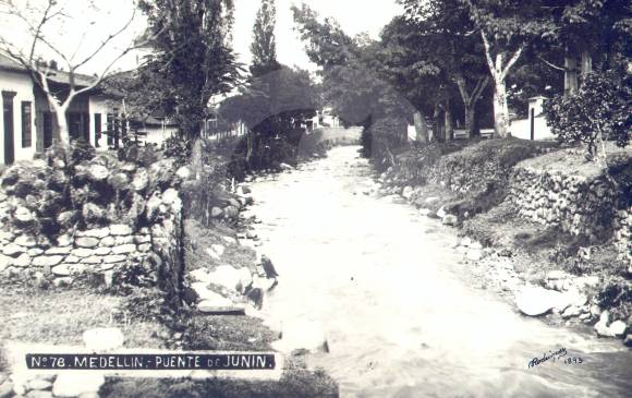 Quebrada Santa Elena antes de ser cubierta, en 1920.