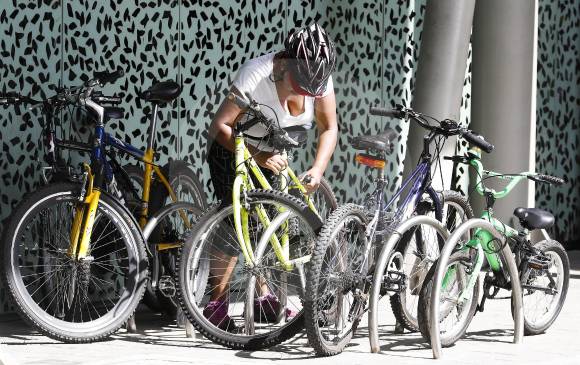 Para hacer la ubicación de los biciparqueaderos el Área Metropolitana prioriza sitios de interés público como escenarios deportivos, escuelas, parques, entre otros. FOTO Manuel Saldarriaga