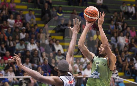 Beycar Agualimpia se lució en el Coliseo El Jardín y fue clave en el triunfo de Academia ante Cimarrones. FOTO edwin bustamante