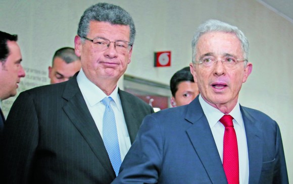 La solicitud de libertad del expresidente Uribe aún no ha sido tramitada en la justicia ordinaria, primero debe resolverse bajo cuál ley será procesado. FOTO Colprensa