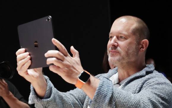 El veterano jefe de diseño de Apple, Jony Ive, participa en la Conferencia Mundial de Desarrolladores de Apple, en San José, California (Estados Unidos), el pasado 3 de junio. FOTO: EFE