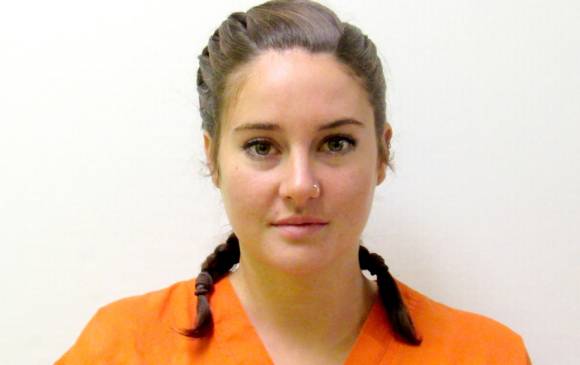 Shailene Woodley transmite su propio arresto en marcha
